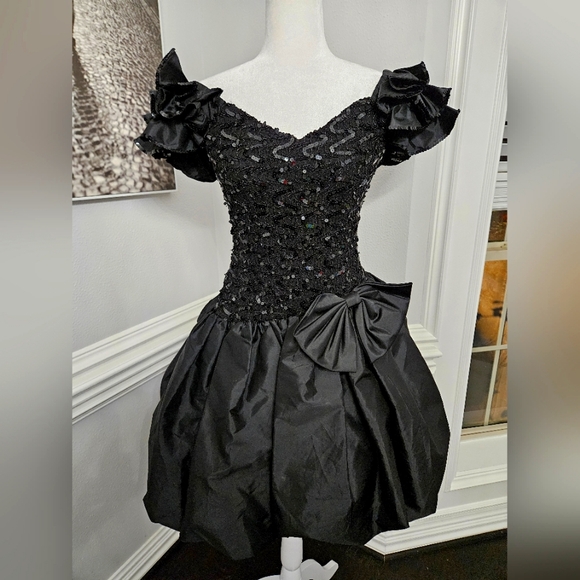 Vintage Betsy & Adam black sequin dress size 5-6 - Picture 1 of 10